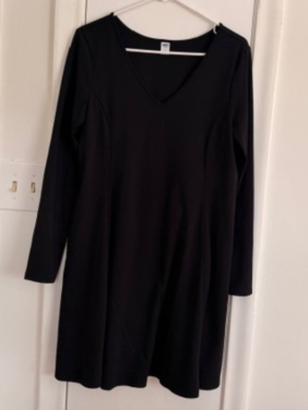 Old Navy Black V-Neck Fit & Flare Dress – Women’s Size Large